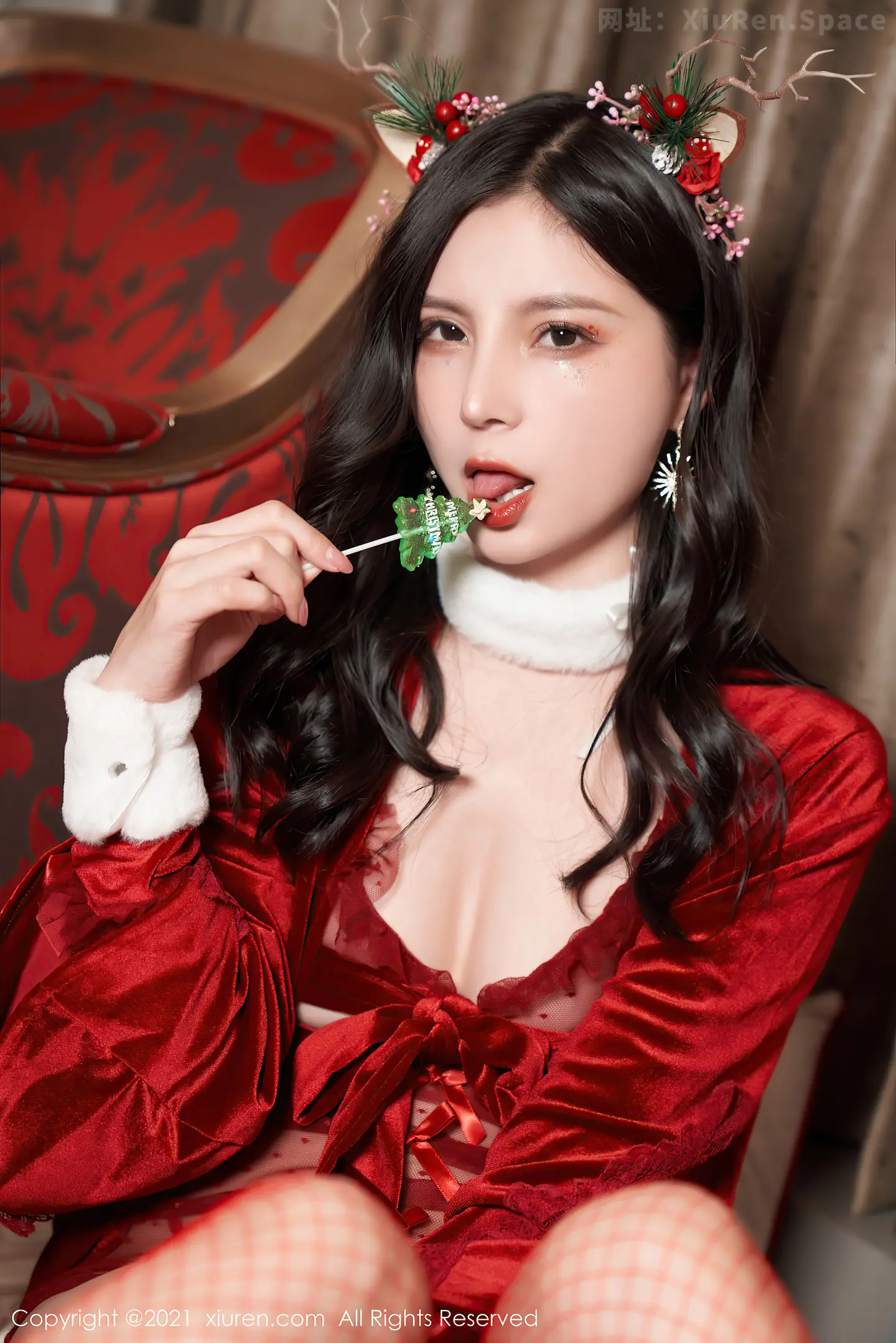图片[3]-[XiuRen秀人网]VOL.4377 模特小蛮妖Yummy圣诞礼物主题透明轻纱配丁字裤秀翘臀诱惑写真83P-秀人网官方网站